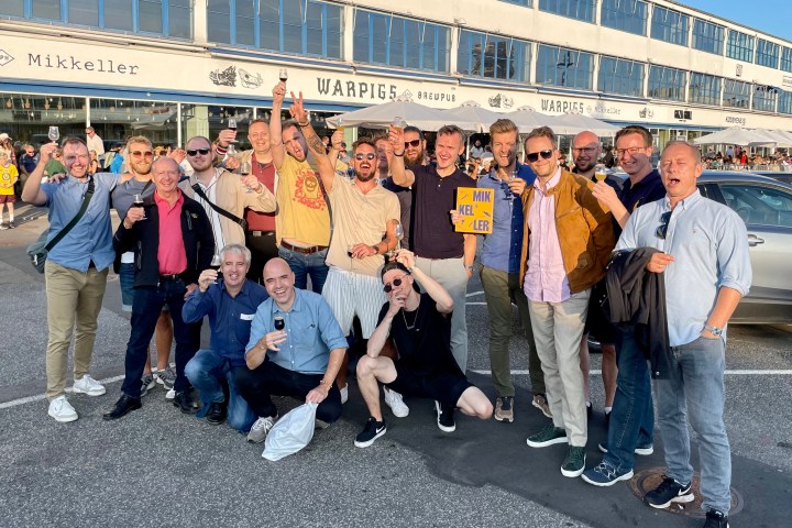 Deltagere til ølsmagning ved Warpigs på Vesterbro